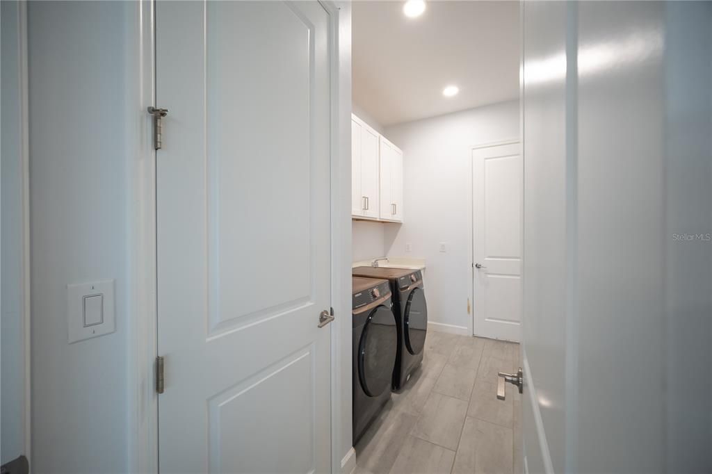 For Rent: $3,900 (3 beds, 3 baths, 2650 Square Feet)