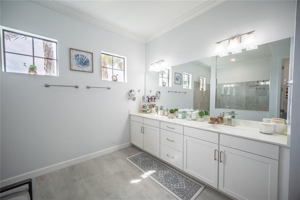 For Rent: $3,900 (3 beds, 3 baths, 2650 Square Feet)