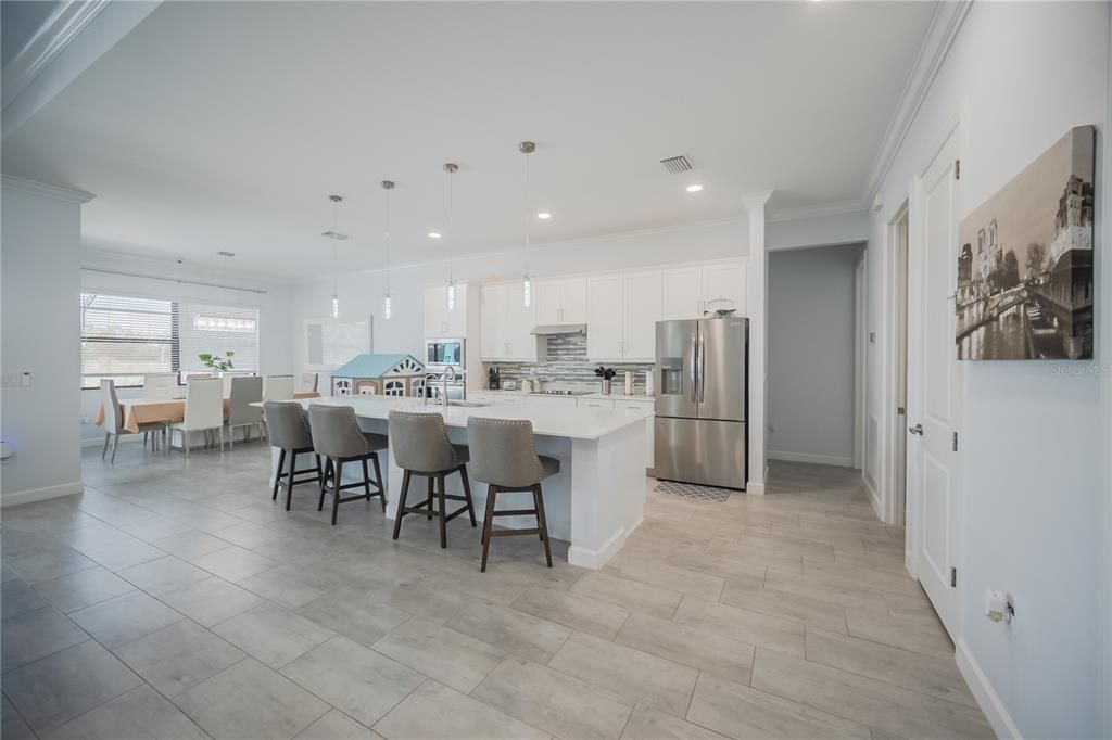 For Rent: $3,900 (3 beds, 3 baths, 2650 Square Feet)