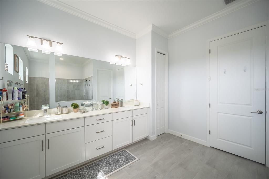 For Rent: $3,900 (3 beds, 3 baths, 2650 Square Feet)