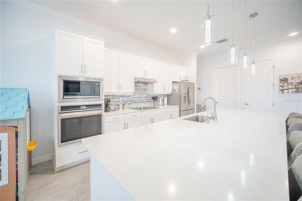 For Rent: $3,900 (3 beds, 3 baths, 2650 Square Feet)