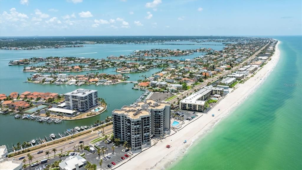 Под контрактом: $730,000 (2 спален, 2 ванн, 1530 Квадратных фут)