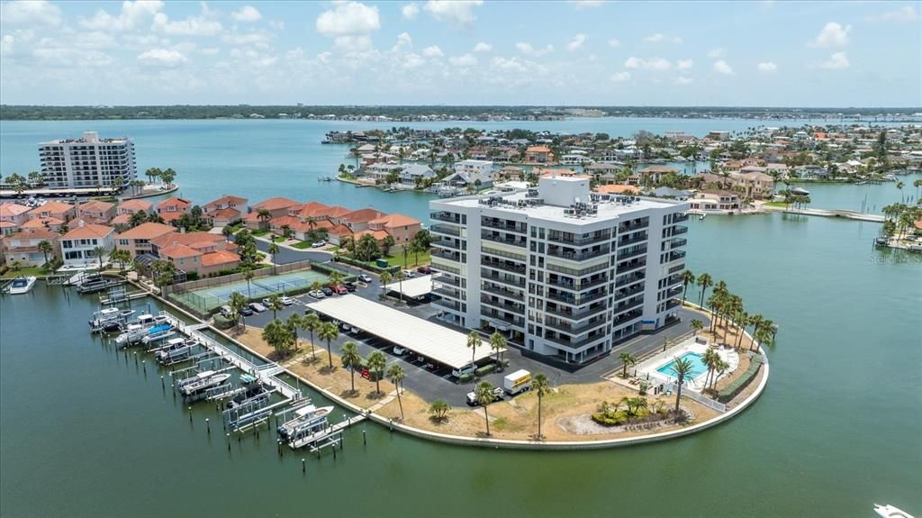 Под контрактом: $730,000 (2 спален, 2 ванн, 1530 Квадратных фут)