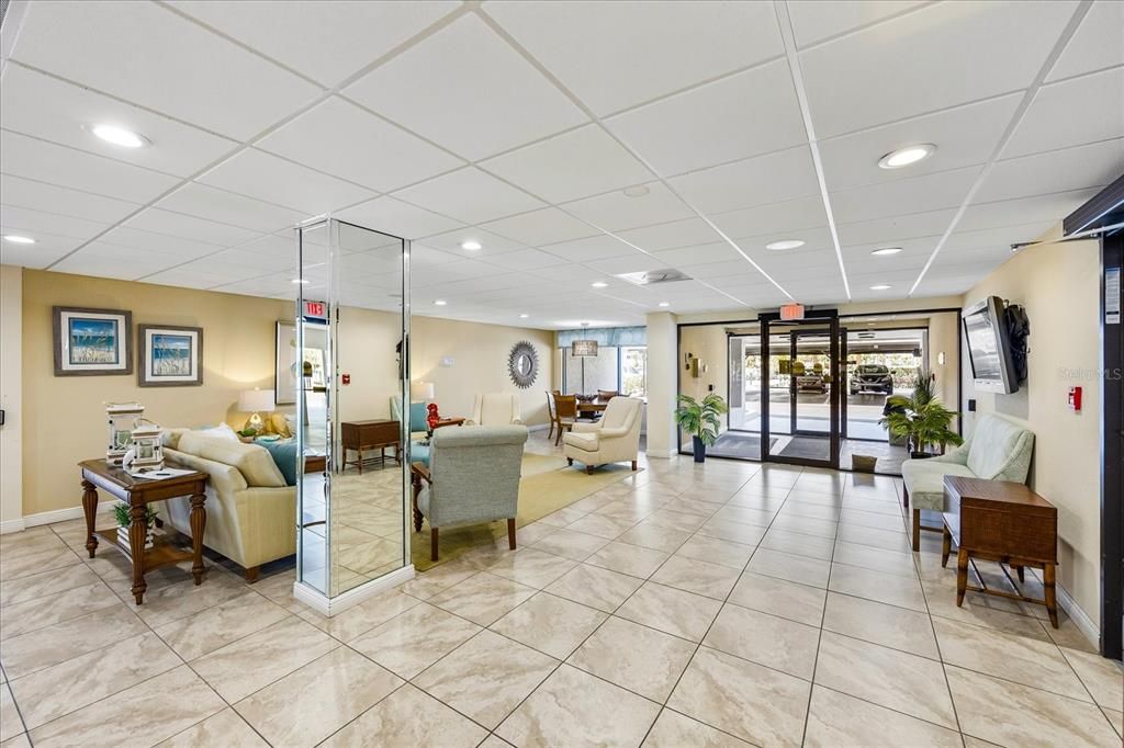 Под контрактом: $730,000 (2 спален, 2 ванн, 1530 Квадратных фут)