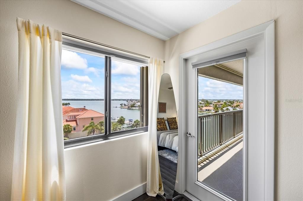 Под контрактом: $730,000 (2 спален, 2 ванн, 1530 Квадратных фут)