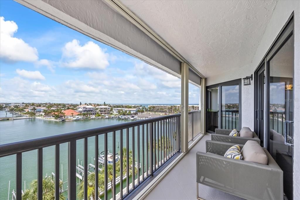 Под контрактом: $730,000 (2 спален, 2 ванн, 1530 Квадратных фут)