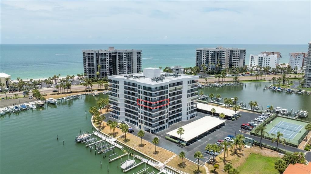 Под контрактом: $730,000 (2 спален, 2 ванн, 1530 Квадратных фут)