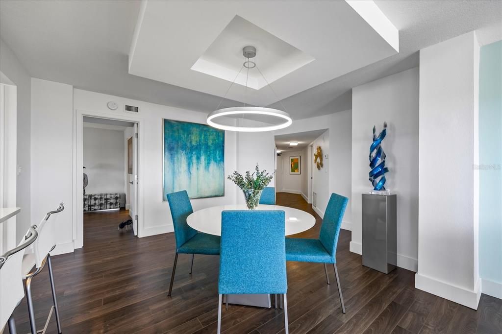 Под контрактом: $730,000 (2 спален, 2 ванн, 1530 Квадратных фут)