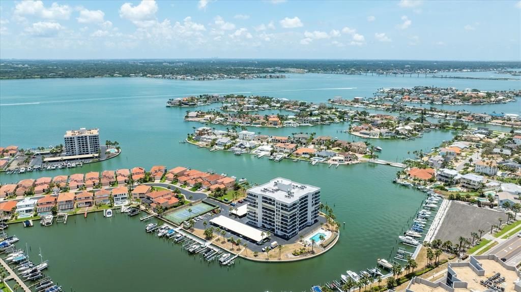 Под контрактом: $730,000 (2 спален, 2 ванн, 1530 Квадратных фут)