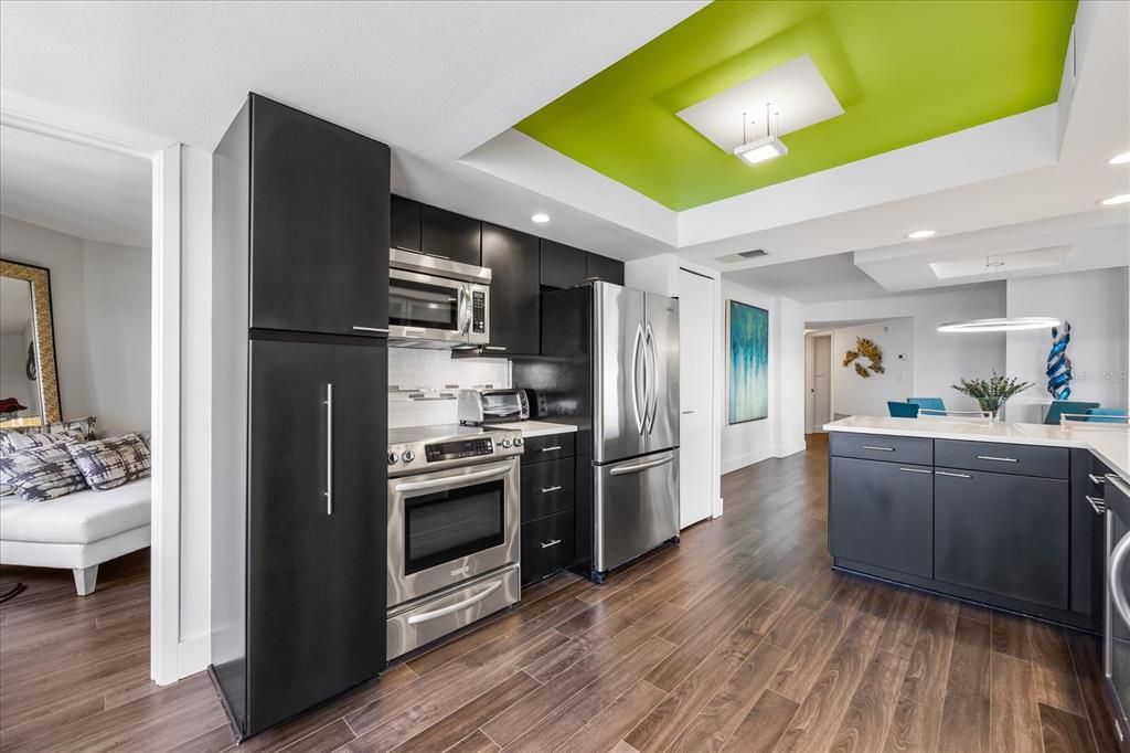 Под контрактом: $730,000 (2 спален, 2 ванн, 1530 Квадратных фут)