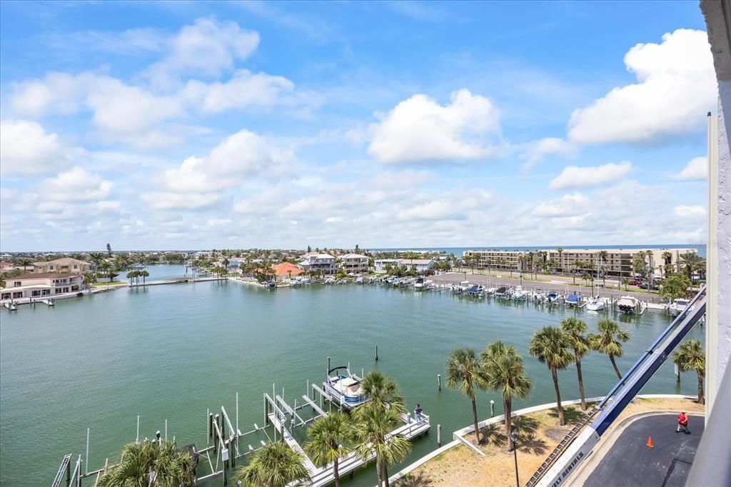 Под контрактом: $730,000 (2 спален, 2 ванн, 1530 Квадратных фут)