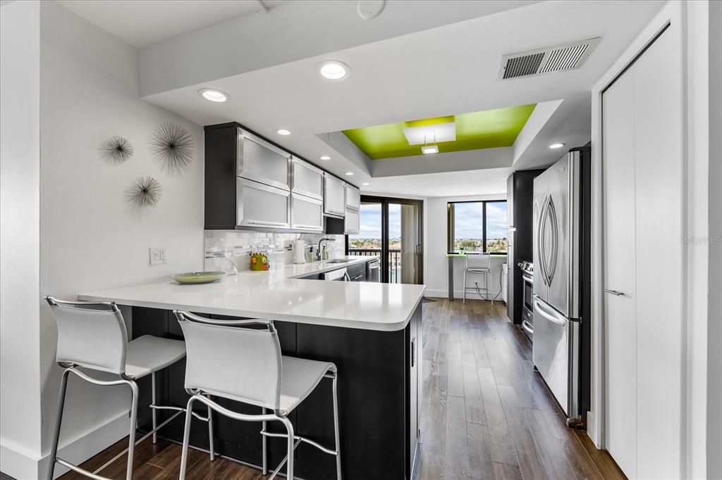 Под контрактом: $730,000 (2 спален, 2 ванн, 1530 Квадратных фут)