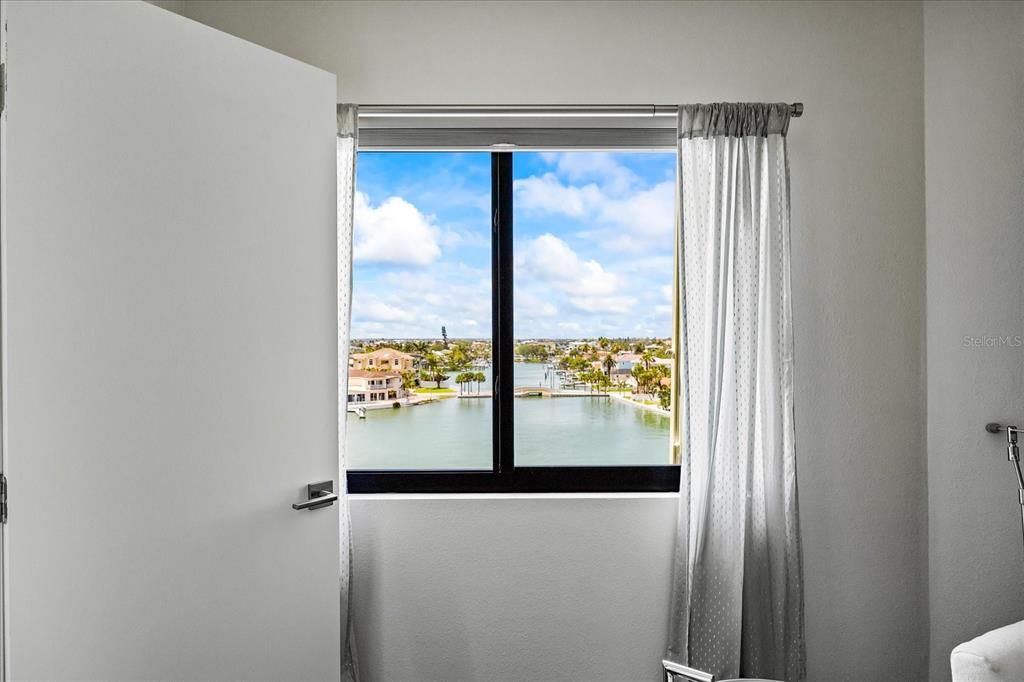 Под контрактом: $730,000 (2 спален, 2 ванн, 1530 Квадратных фут)