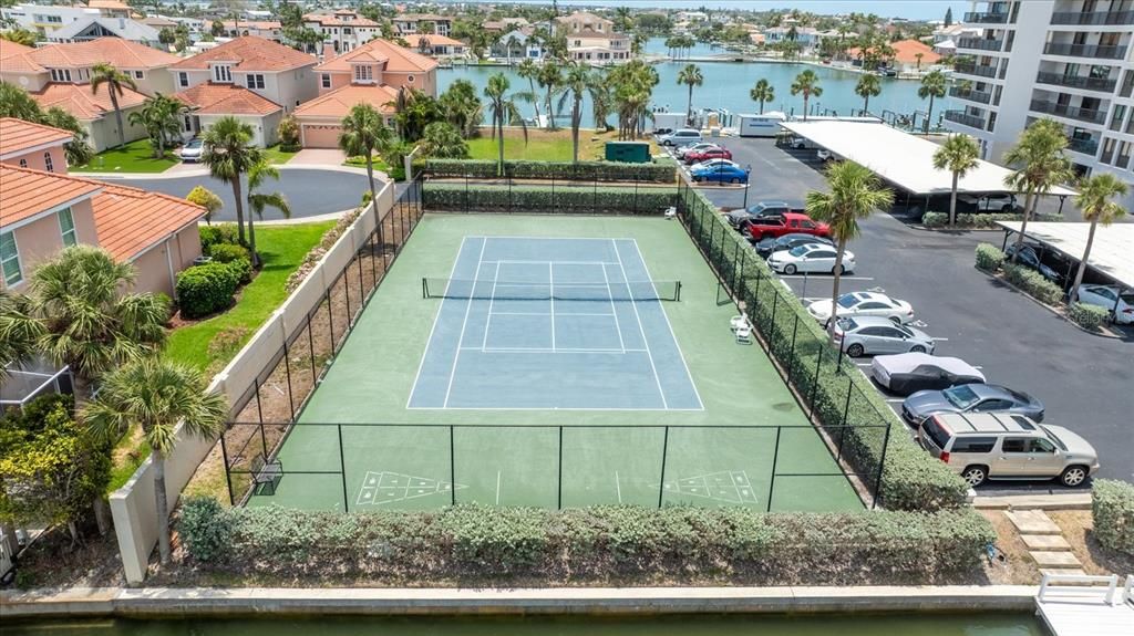 Под контрактом: $730,000 (2 спален, 2 ванн, 1530 Квадратных фут)