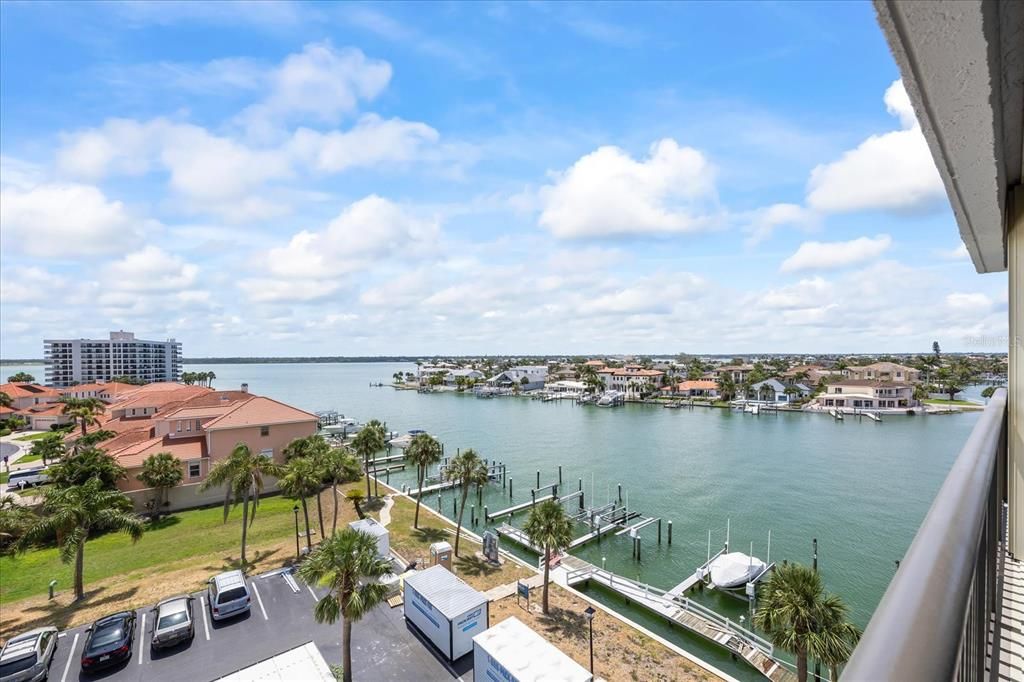 Под контрактом: $730,000 (2 спален, 2 ванн, 1530 Квадратных фут)