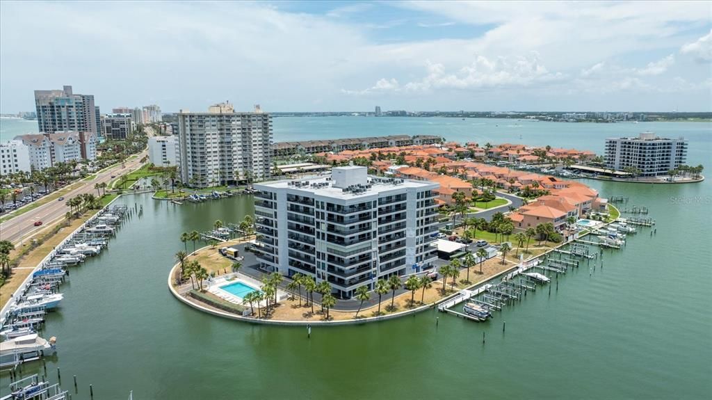 Под контрактом: $730,000 (2 спален, 2 ванн, 1530 Квадратных фут)