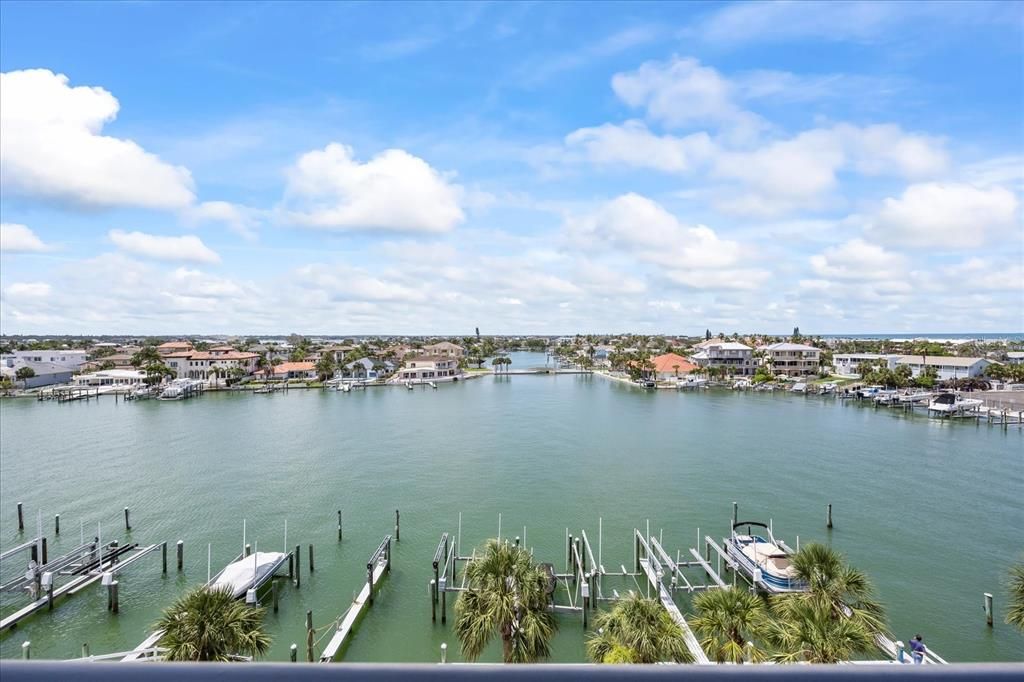 Под контрактом: $730,000 (2 спален, 2 ванн, 1530 Квадратных фут)