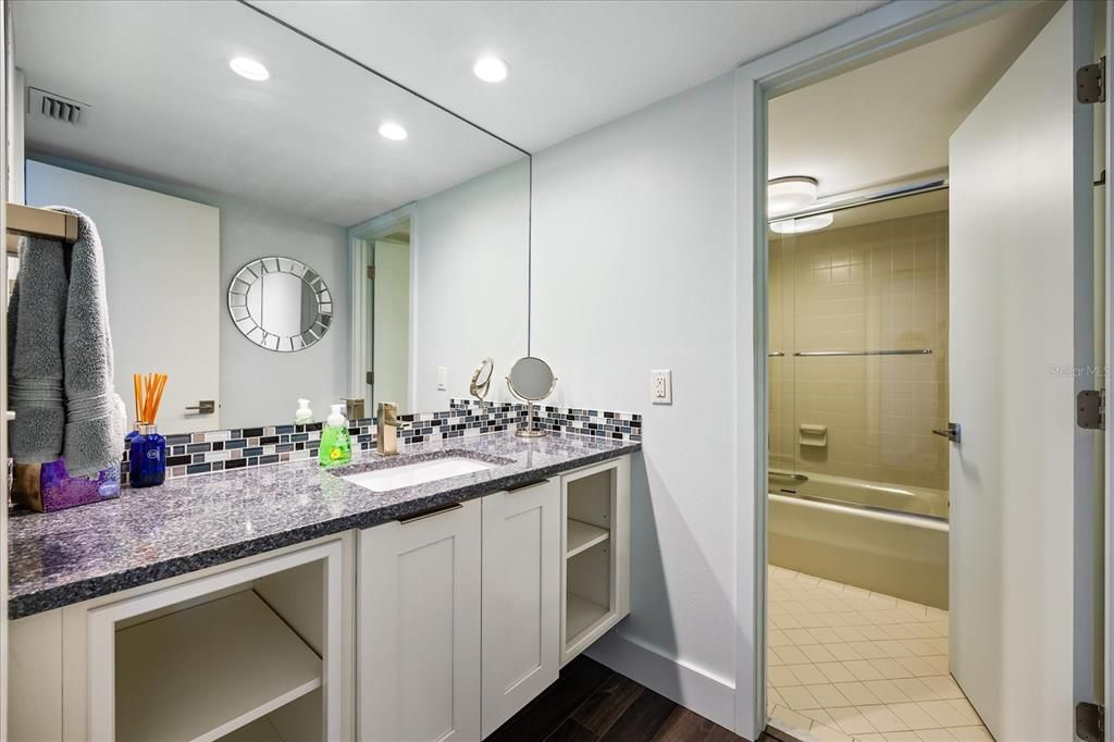 Под контрактом: $730,000 (2 спален, 2 ванн, 1530 Квадратных фут)