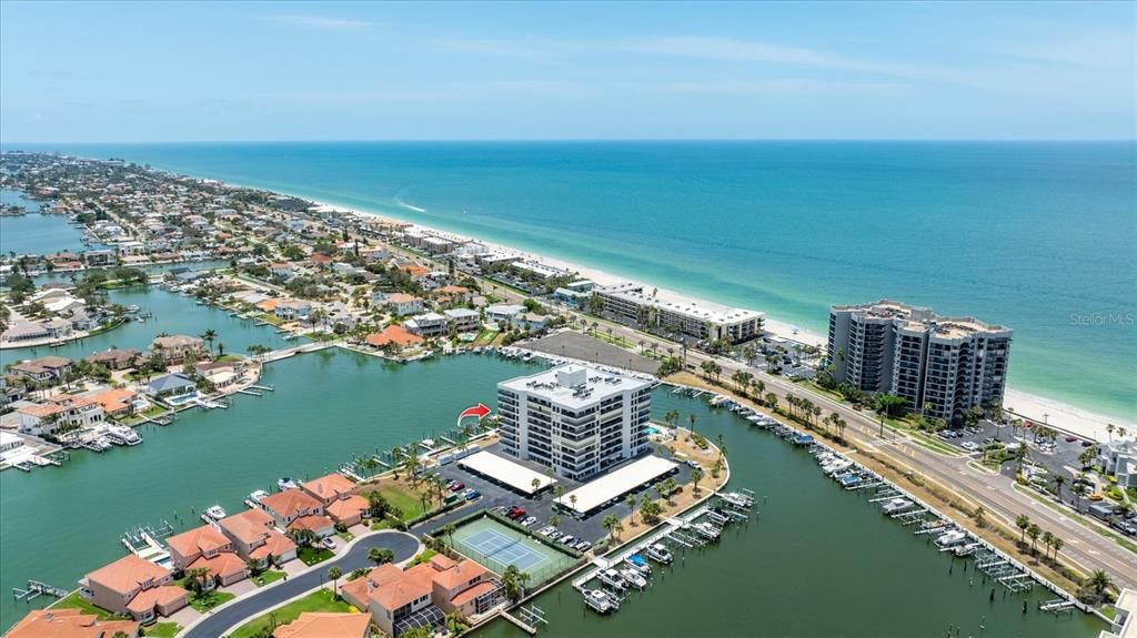 Под контрактом: $730,000 (2 спален, 2 ванн, 1530 Квадратных фут)