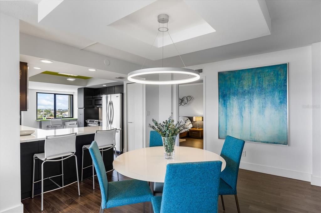 Под контрактом: $730,000 (2 спален, 2 ванн, 1530 Квадратных фут)