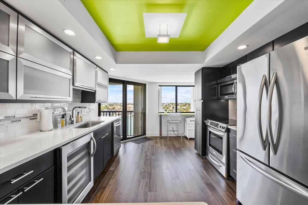 Под контрактом: $730,000 (2 спален, 2 ванн, 1530 Квадратных фут)