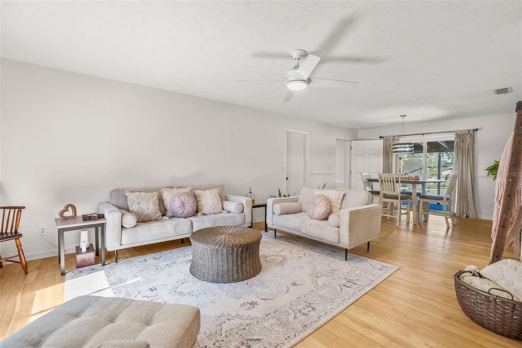 На продажу: $350,000 (3 спален, 2 ванн, 1426 Квадратных фут)