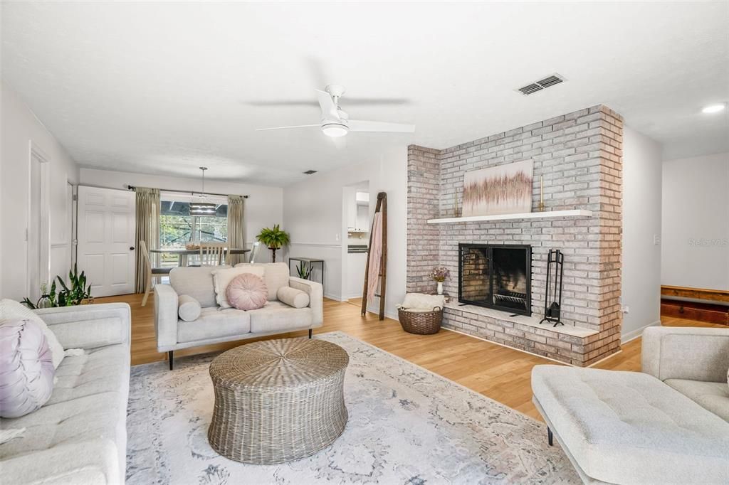 На продажу: $350,000 (3 спален, 2 ванн, 1426 Квадратных фут)