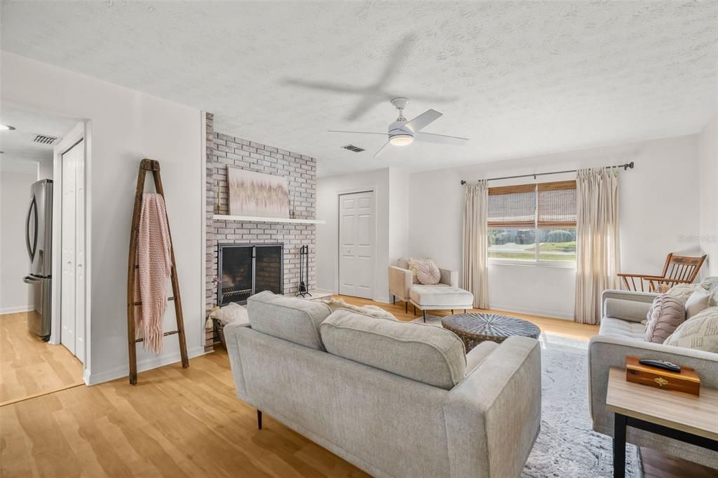 На продажу: $350,000 (3 спален, 2 ванн, 1426 Квадратных фут)