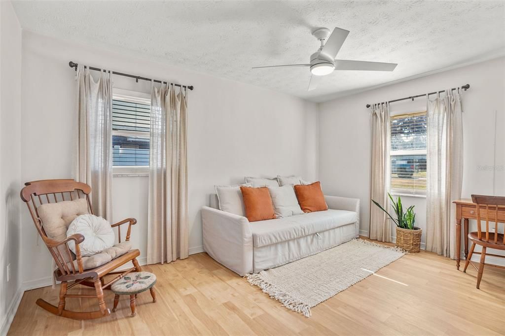 На продажу: $350,000 (3 спален, 2 ванн, 1426 Квадратных фут)