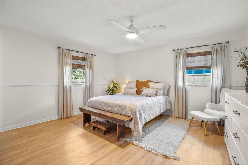 На продажу: $350,000 (3 спален, 2 ванн, 1426 Квадратных фут)