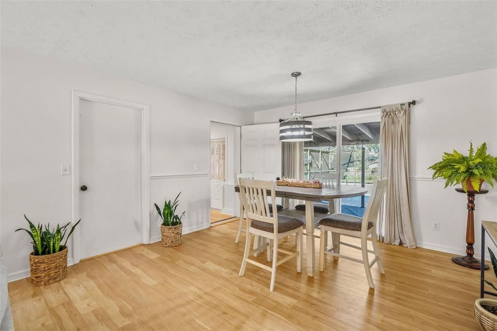 На продажу: $350,000 (3 спален, 2 ванн, 1426 Квадратных фут)