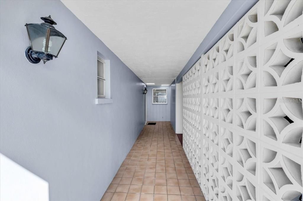 Под контрактом: $215,000 (2 спален, 2 ванн, 1323 Квадратных фут)