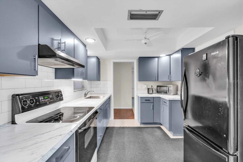 Под контрактом: $215,000 (2 спален, 2 ванн, 1323 Квадратных фут)