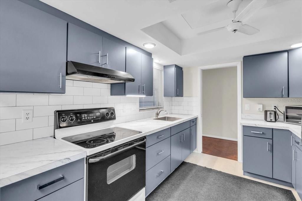 Под контрактом: $215,000 (2 спален, 2 ванн, 1323 Квадратных фут)