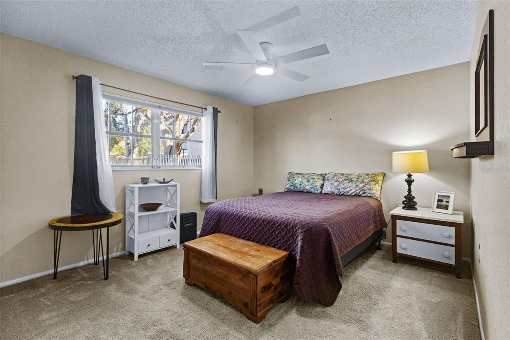 На продажу: $294,900 (2 спален, 2 ванн, 1324 Квадратных фут)