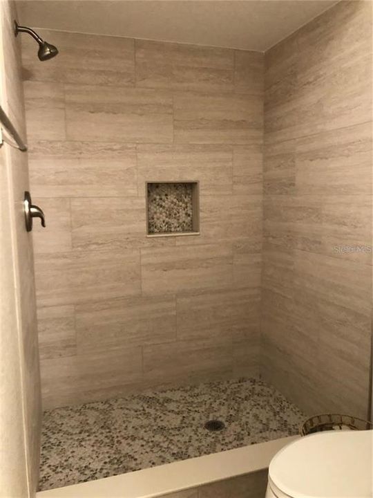 На продажу: $294,900 (2 спален, 2 ванн, 1324 Квадратных фут)