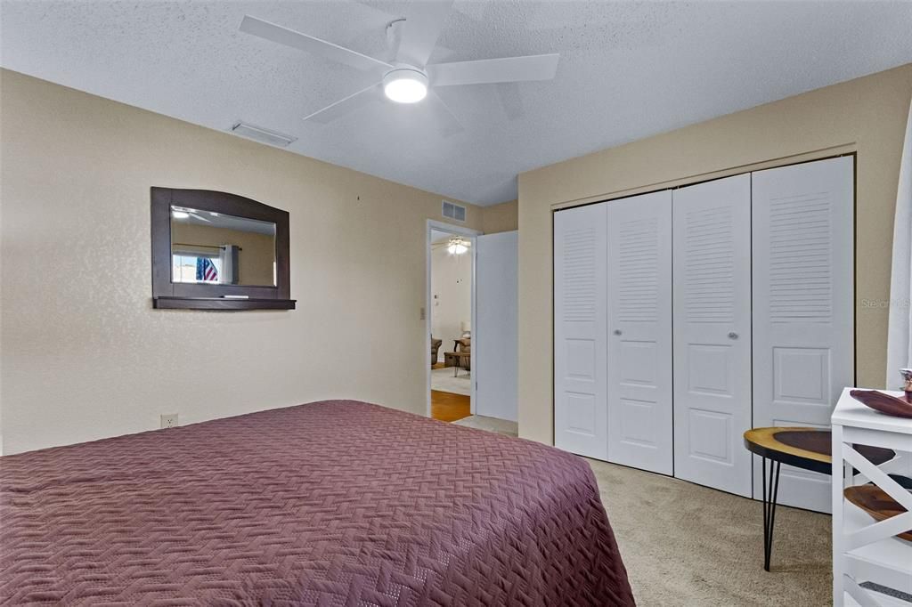 На продажу: $294,900 (2 спален, 2 ванн, 1324 Квадратных фут)