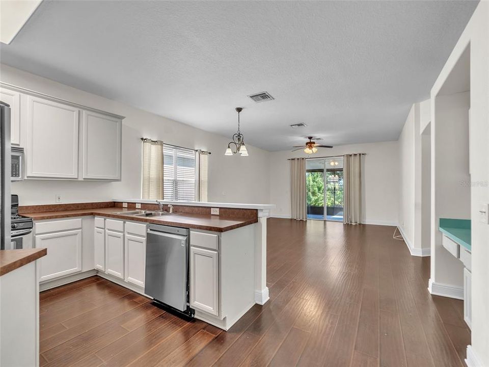 En Venta: $275,000 (2 camas, 2 baños, 1328 Pies cuadrados)