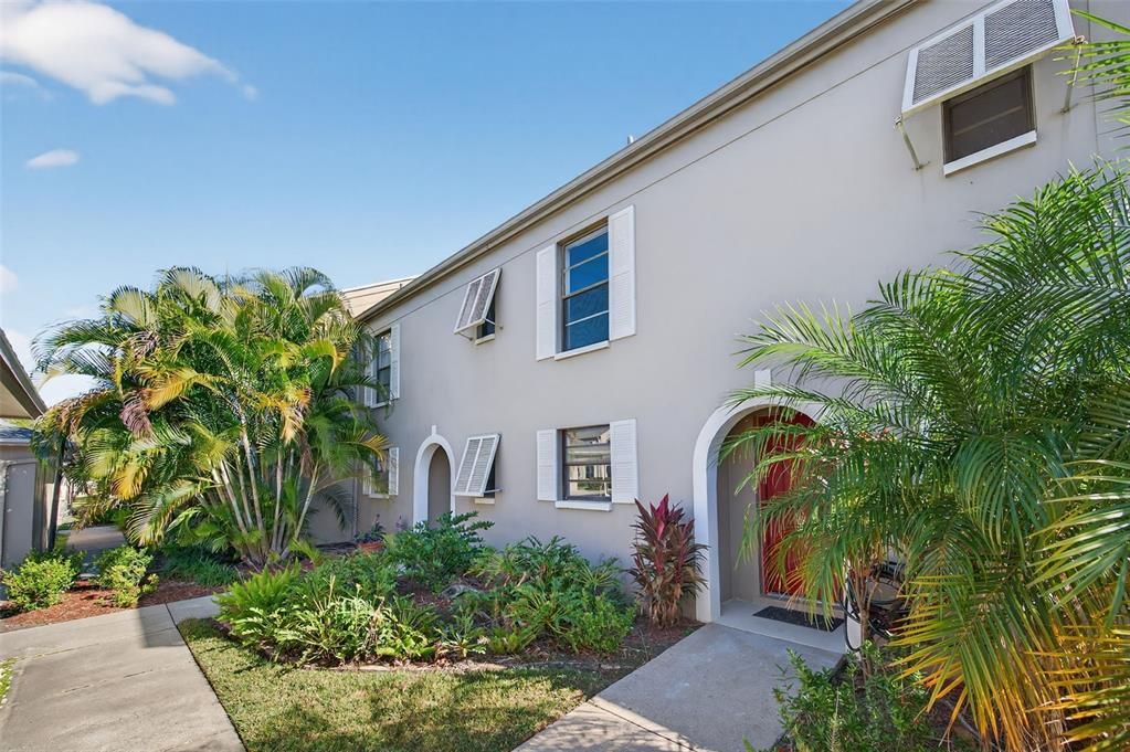 For Sale: $385,000 (3 beds, 3 baths, 1720 Square Feet)