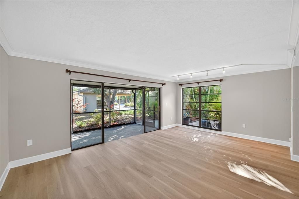 For Sale: $385,000 (3 beds, 3 baths, 1720 Square Feet)