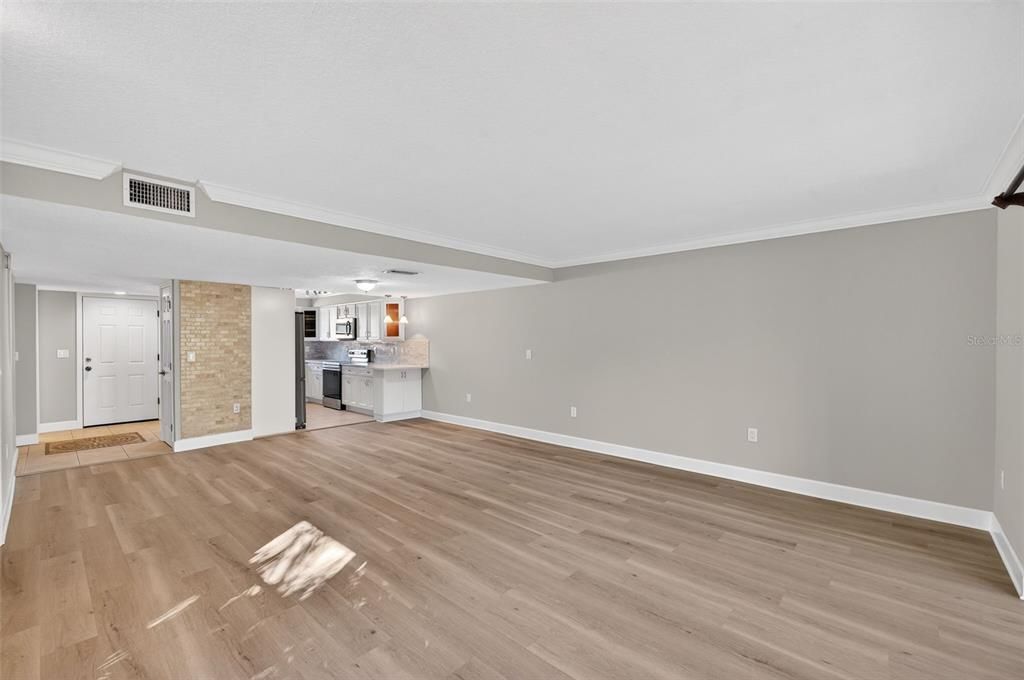 For Sale: $385,000 (3 beds, 3 baths, 1720 Square Feet)