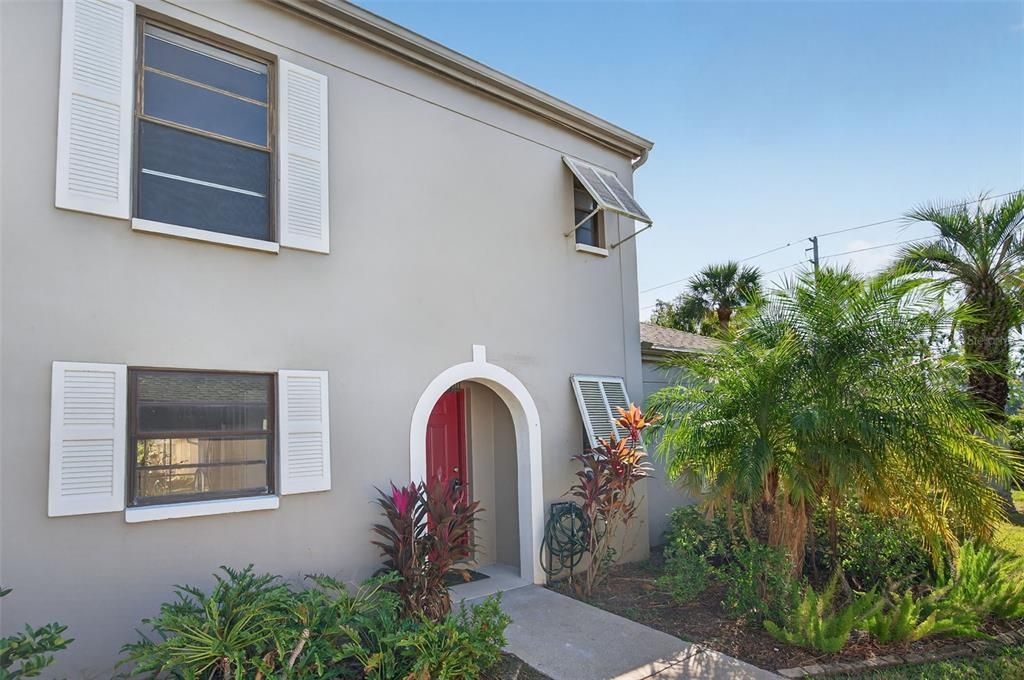 For Sale: $385,000 (3 beds, 3 baths, 1720 Square Feet)