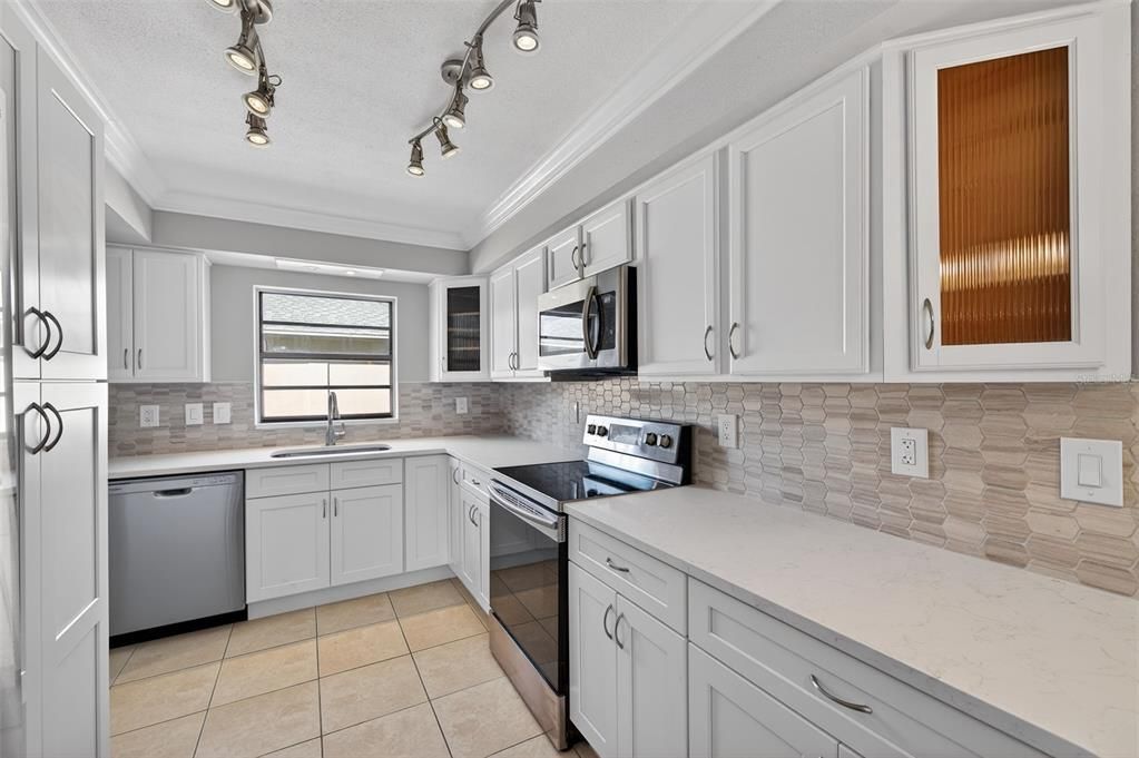 For Sale: $385,000 (3 beds, 3 baths, 1720 Square Feet)