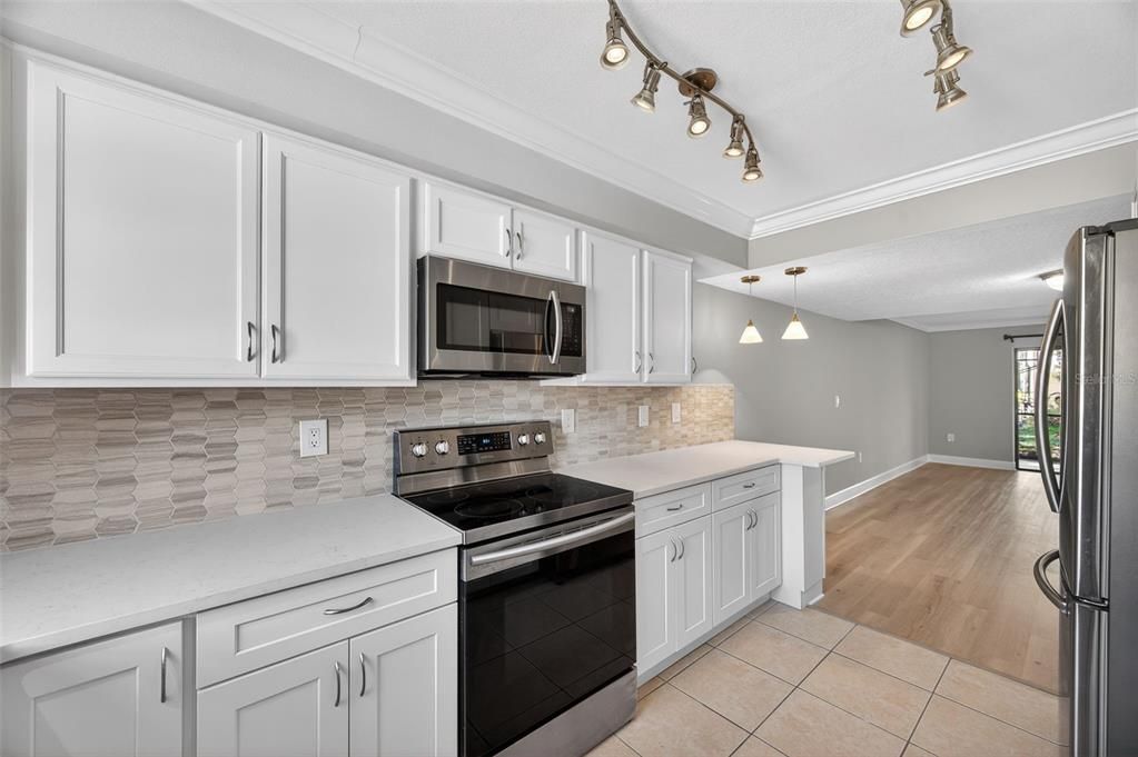 For Sale: $385,000 (3 beds, 3 baths, 1720 Square Feet)