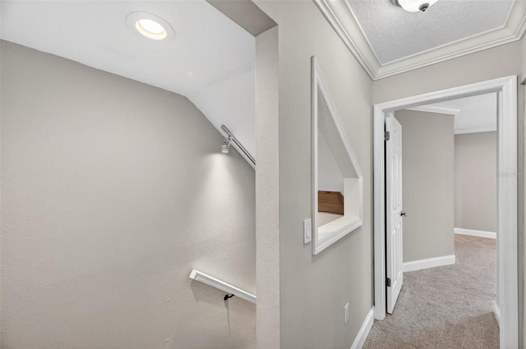 For Sale: $385,000 (3 beds, 3 baths, 1720 Square Feet)