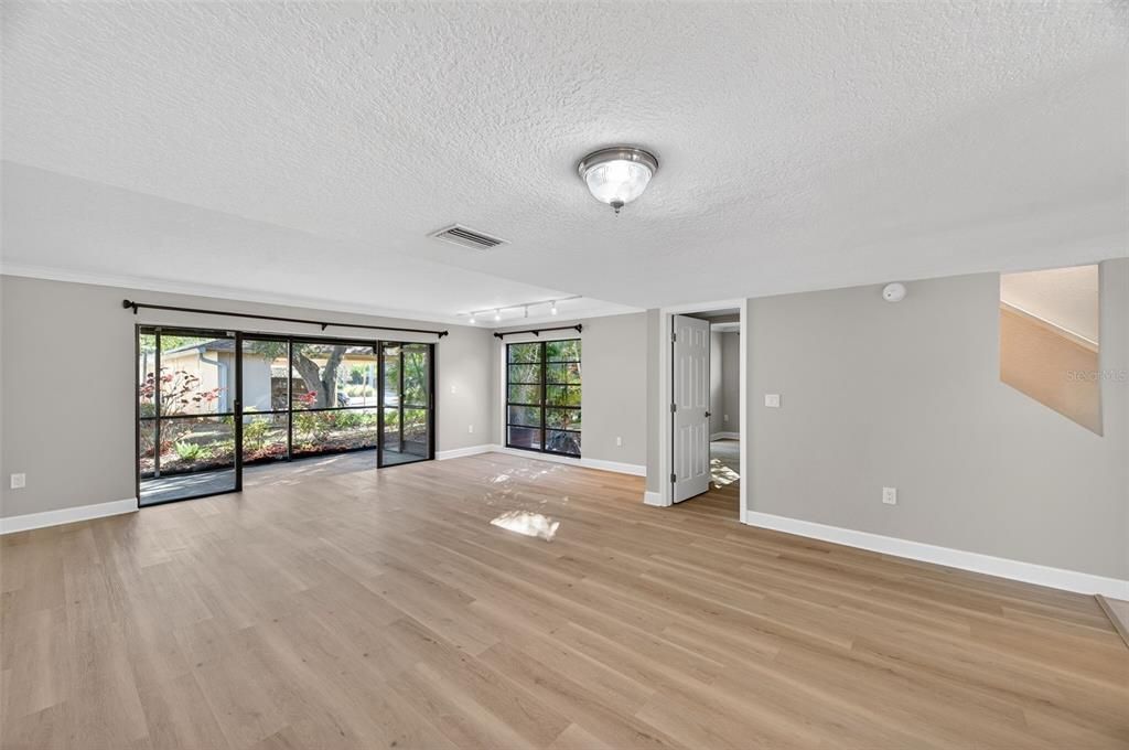 For Sale: $385,000 (3 beds, 3 baths, 1720 Square Feet)