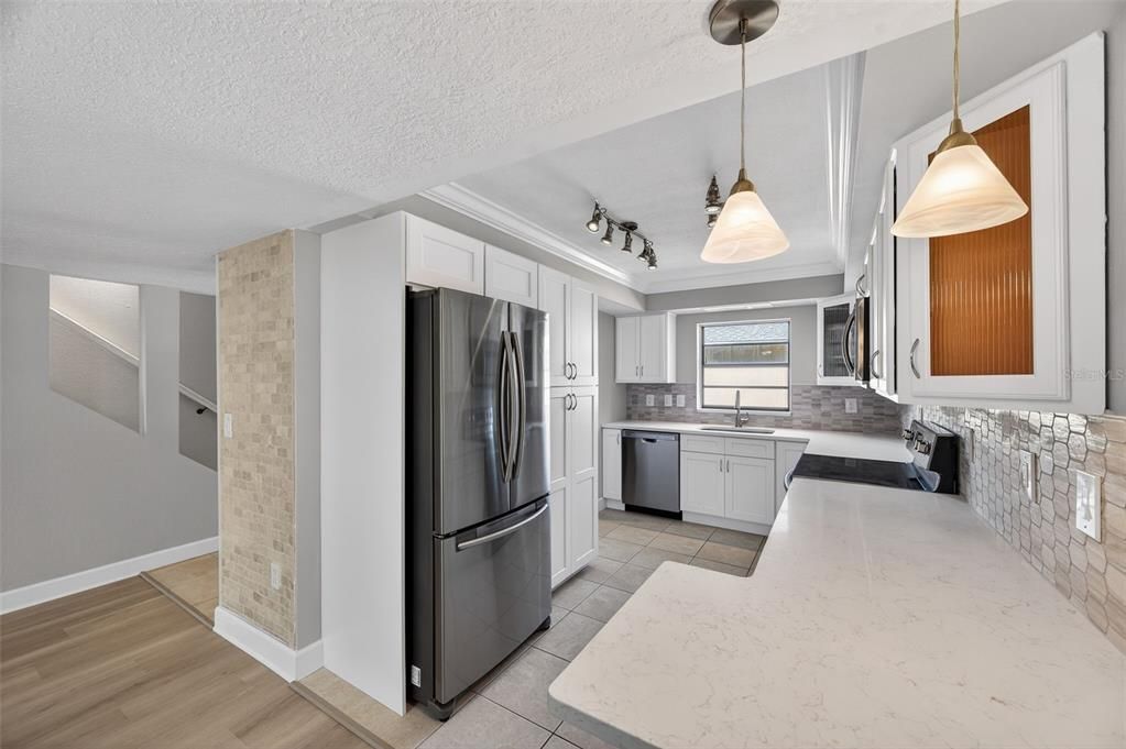 For Sale: $385,000 (3 beds, 3 baths, 1720 Square Feet)