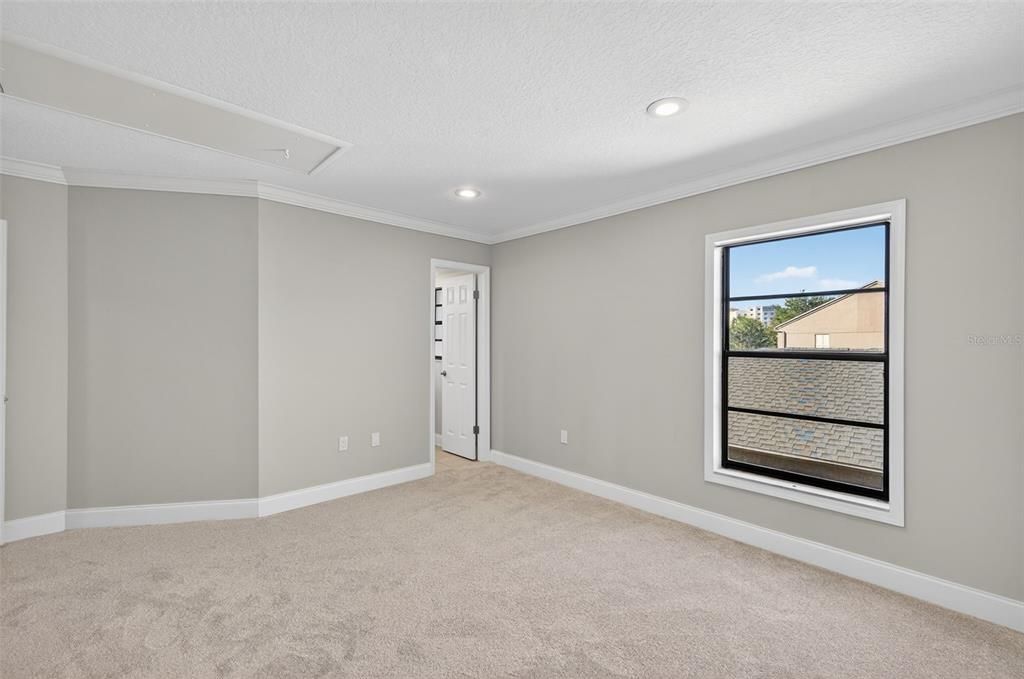 For Sale: $385,000 (3 beds, 3 baths, 1720 Square Feet)