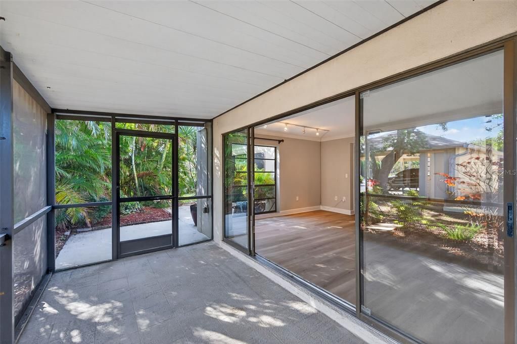 For Sale: $385,000 (3 beds, 3 baths, 1720 Square Feet)