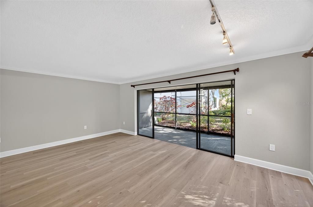 For Sale: $385,000 (3 beds, 3 baths, 1720 Square Feet)